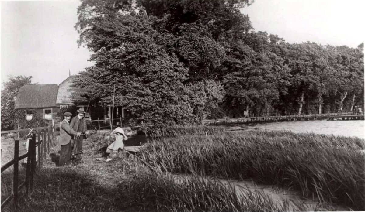 Wimbledon-park-Antique-fishing-on-the-lake