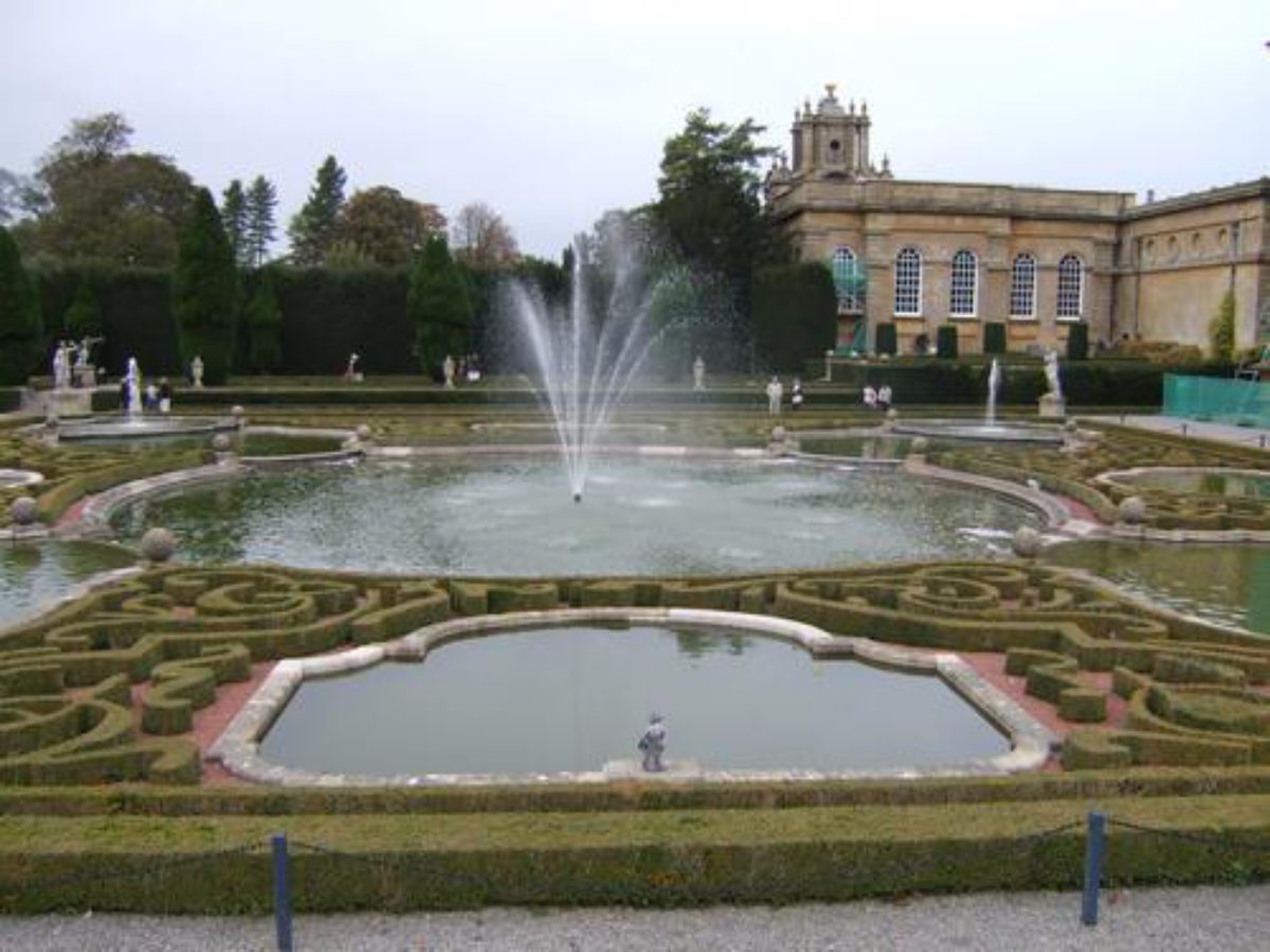 Blenheim Palace Parks And Gardens En