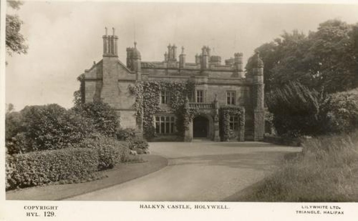 Halkyn Castle Parks and Gardens (en)