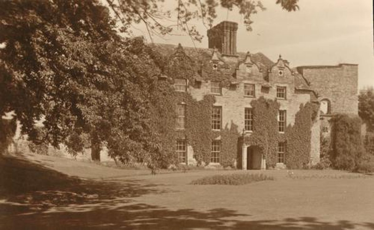 Hay Castle Parks and Gardens (en)