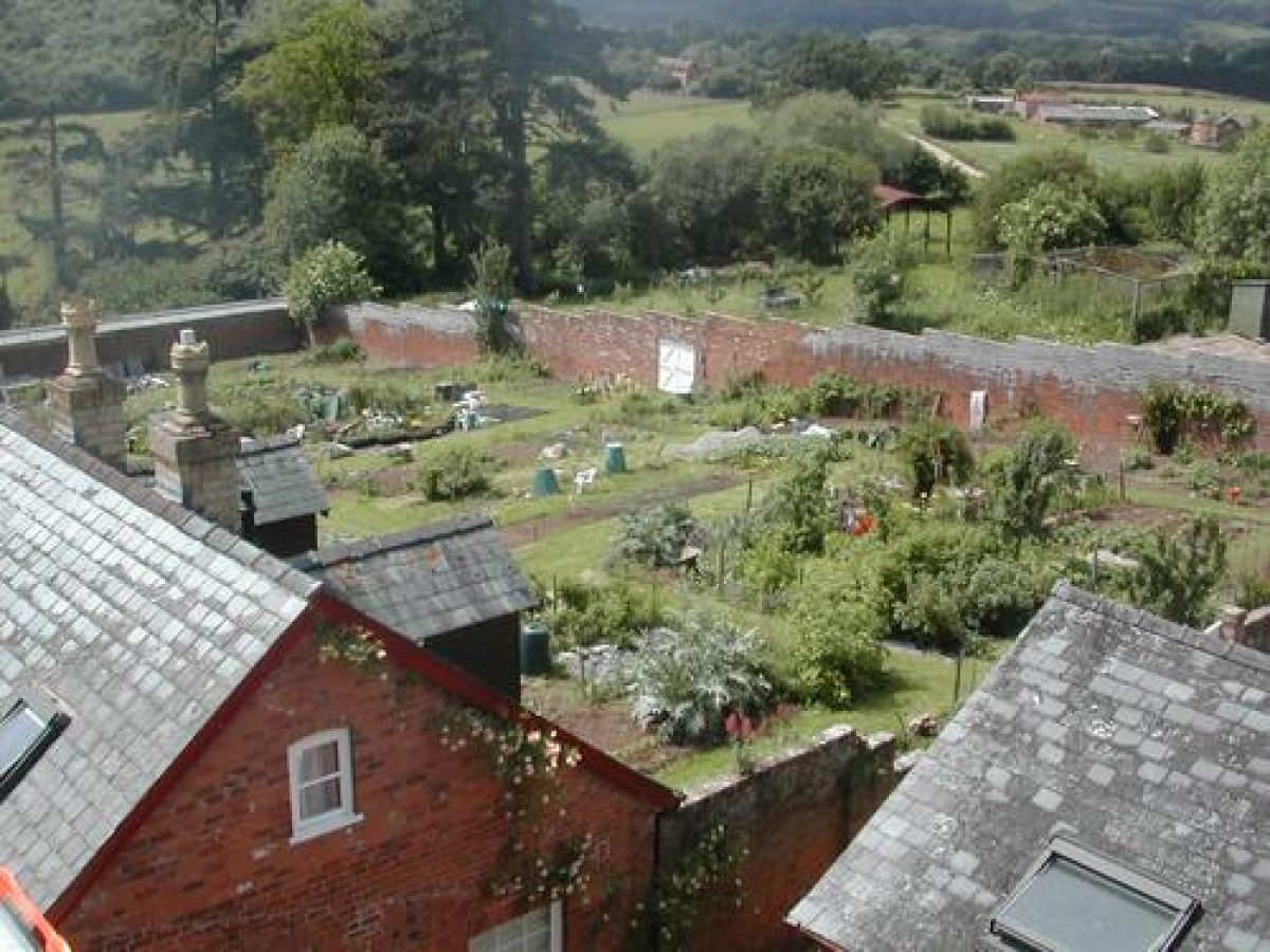 Whitbourne Hall Parks and Gardens (en)