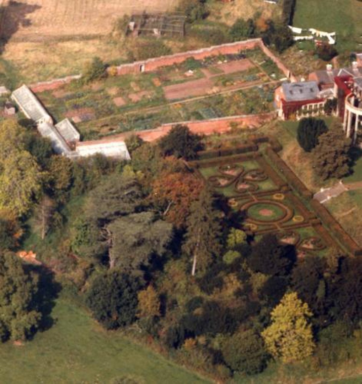 Whitbourne Hall Parks and Gardens (en)