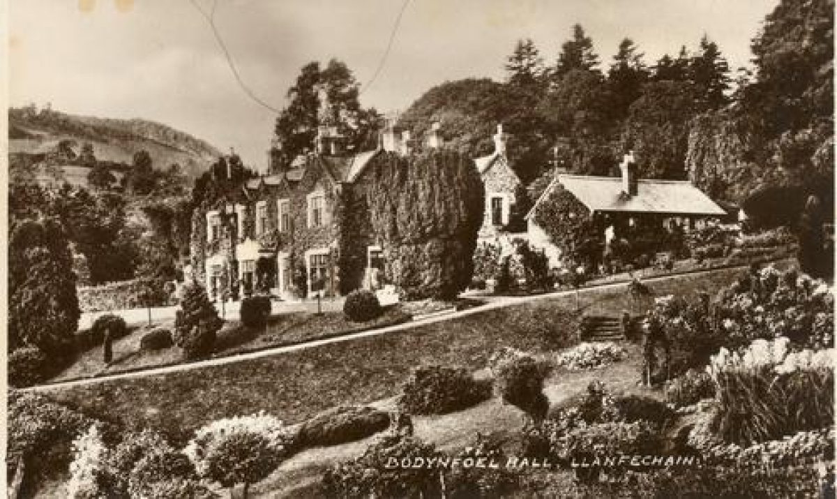 Pgds 20090829 164809 Bodynfoel Hall2