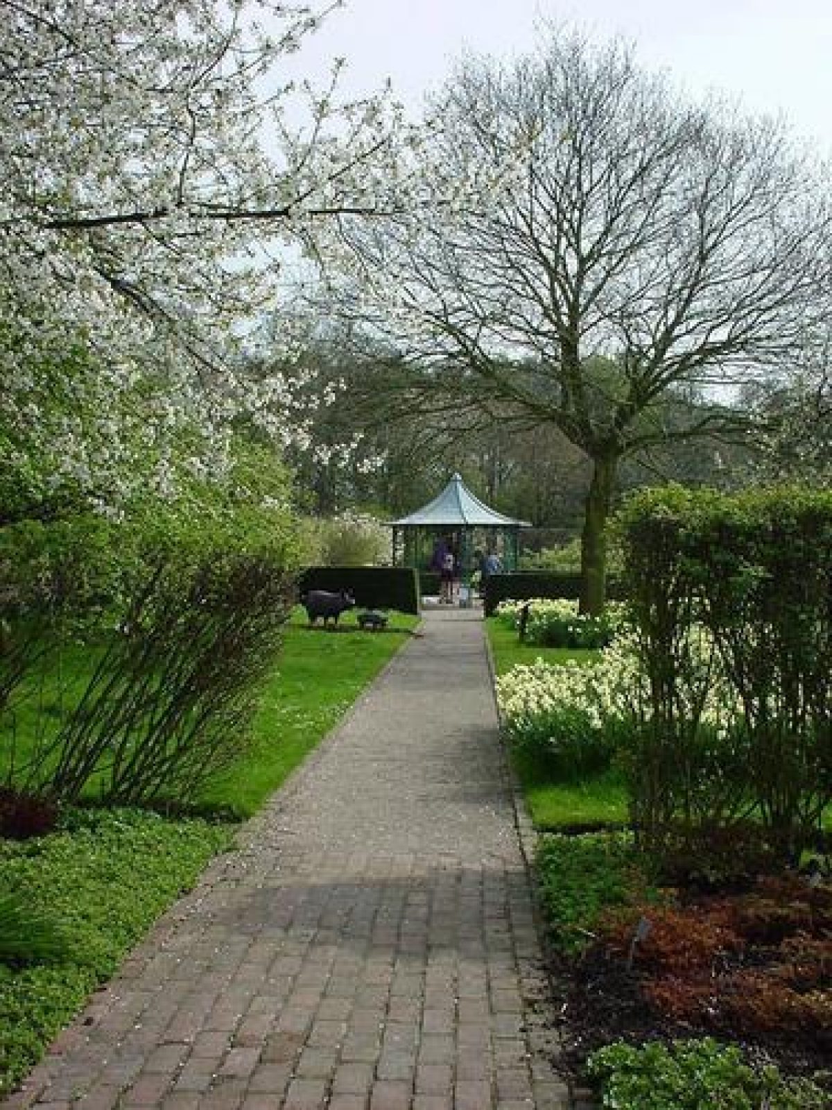 Pgds 20100510 190623 Norton Priory Garden Image