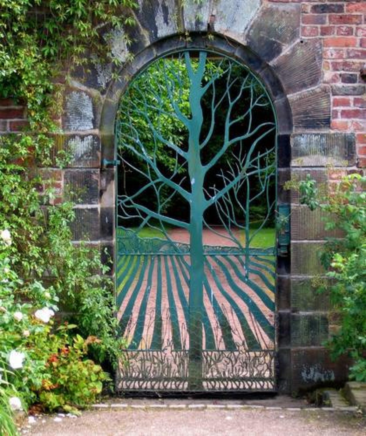 Pgds 20100510 190957 Tree Of Life Gate