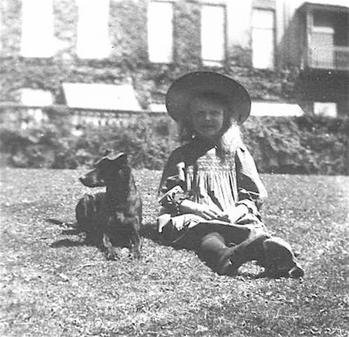 Pgds 20110814 115134 In The Gardens Of Cornwallis Crescent East Early 20Th Century