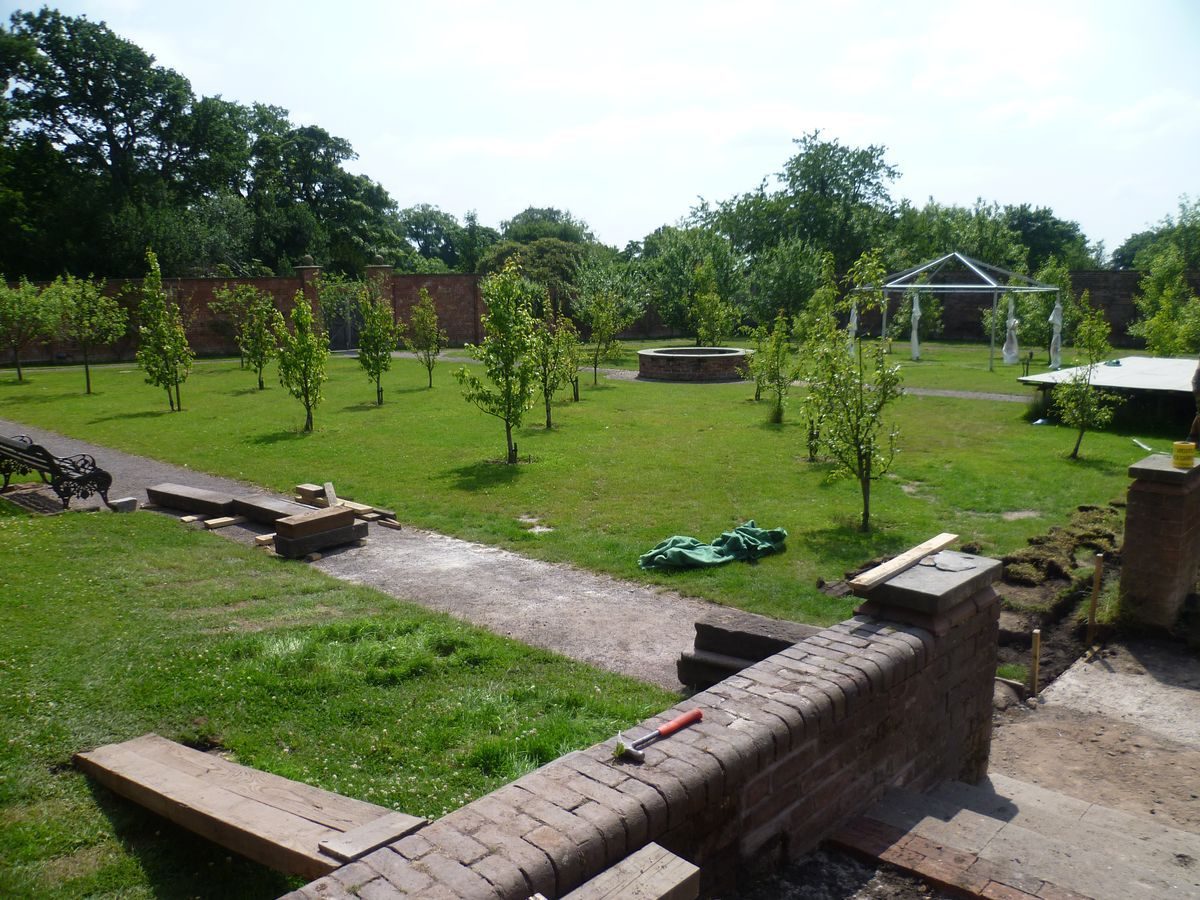 Pgds 20130718 200338 Walled Garden Interior