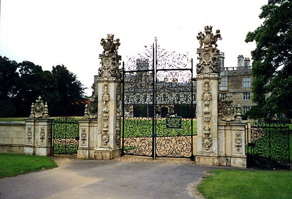 Pgds 20140724 215932 Ornamental Gates Castle Ashby Northamptonshire   Geograph Org Uk   1062165