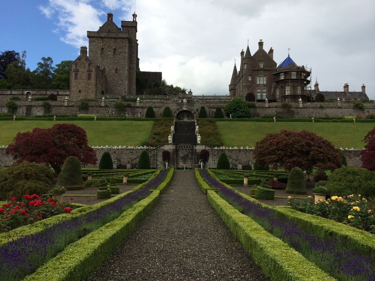 Pgds 20140802 161431 Lower Terrace Main Axis Path View To Castle