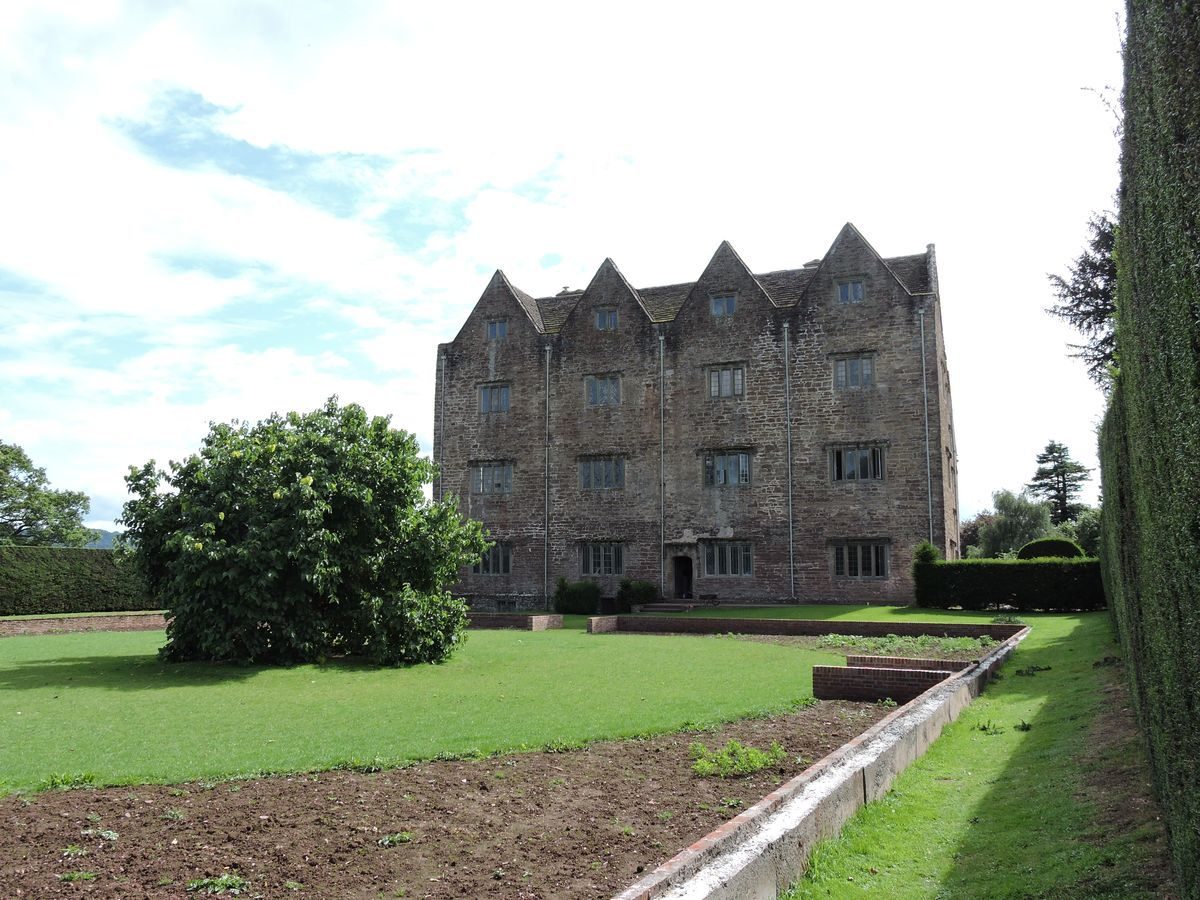 Pgds 20140822 200055 Treowen North Elevation Showing Garden Under Redevelopment