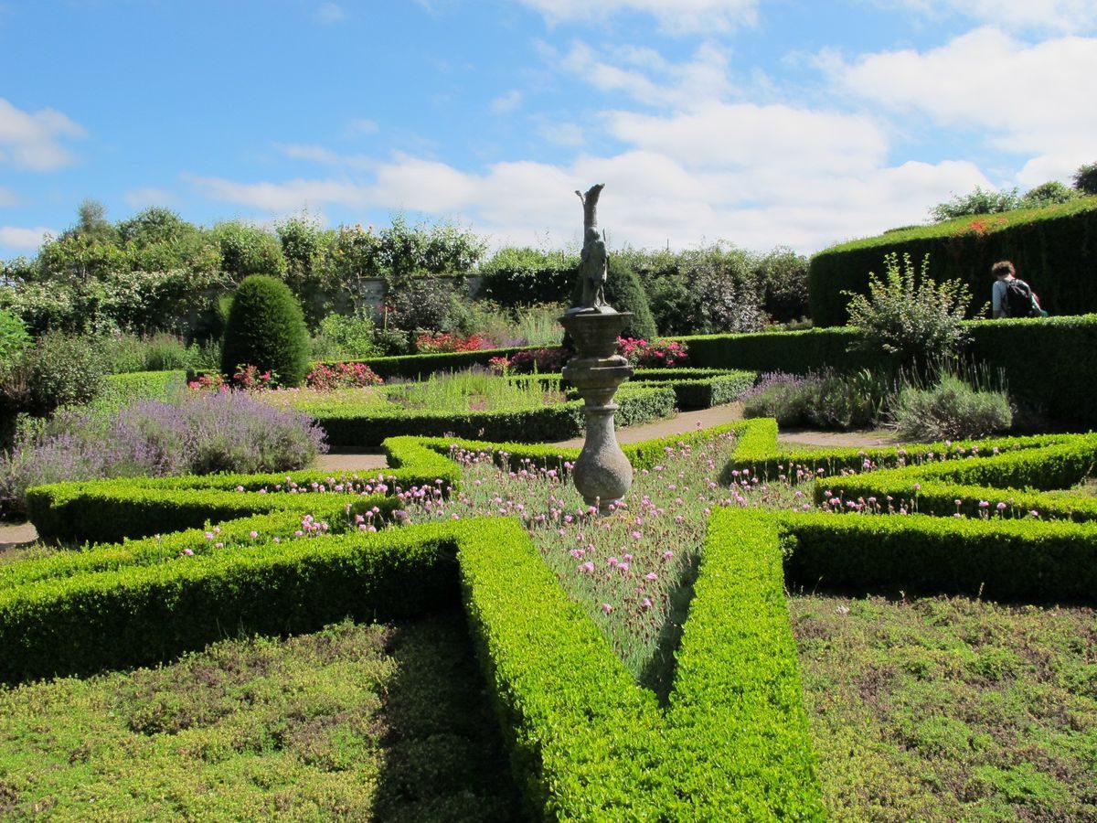 Pgds 20141010 145207 Cawdor Castle Sundial