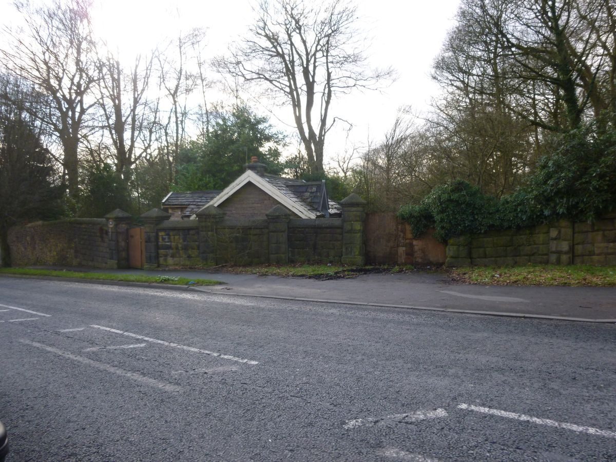 Pgds 20160213 121949 Gatehouse North Lodge And Estate Walls