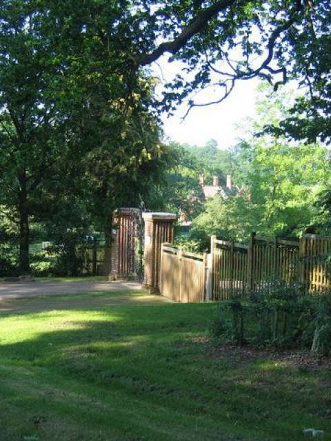 Compton Wynyates | Parks and Gardens (en)